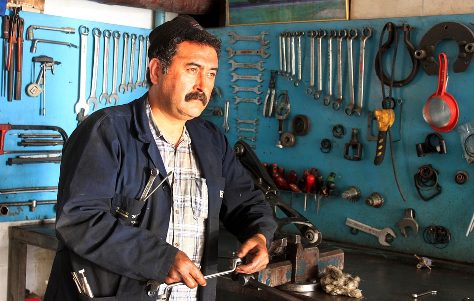 Expert Picks: 10 Best Music Tracks for Spa Relaxation and Meditation